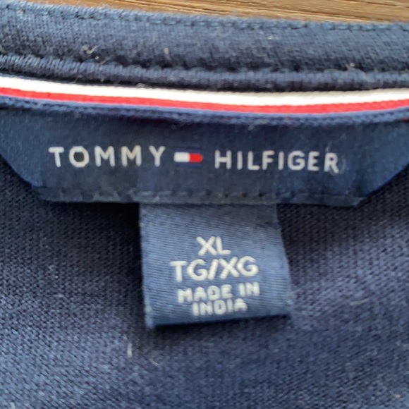 Tommy Hilfiger - Picture 2 of 7